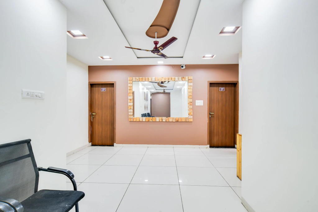 Super Collection O Indore Near Omax City 1