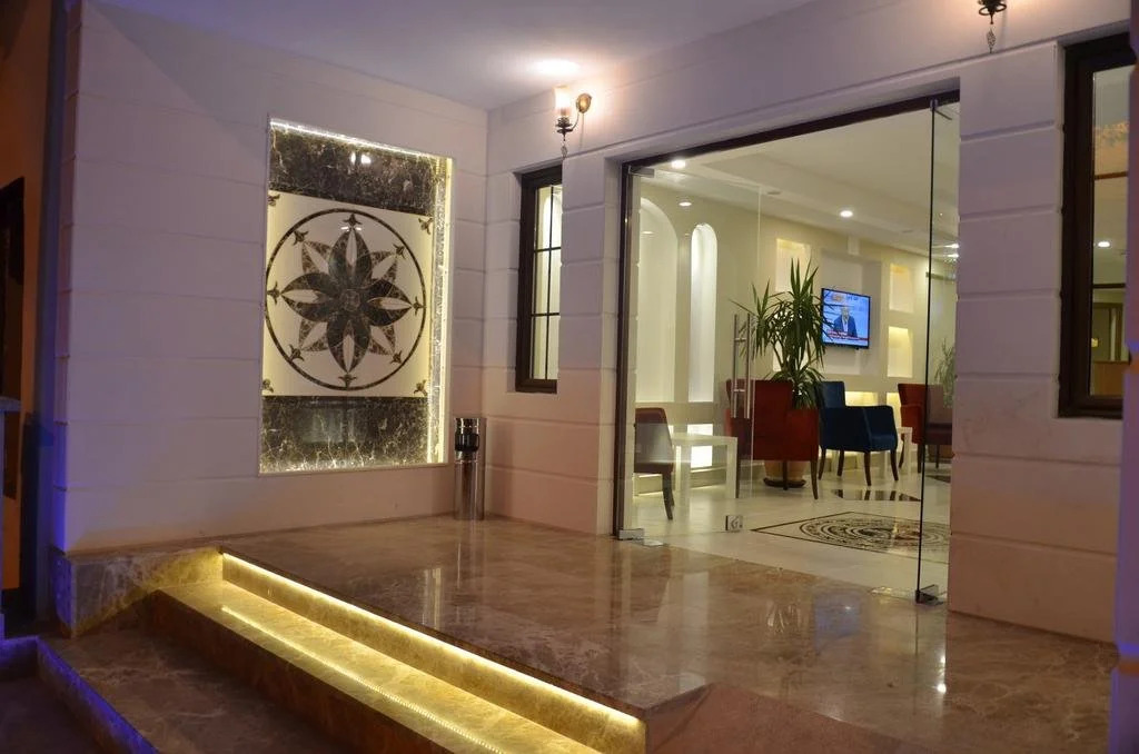 Apameia Hotel