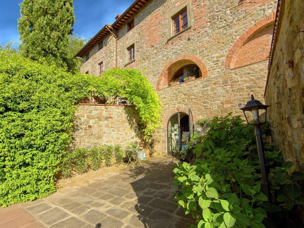 Attractive apartment in typical Tuscan style