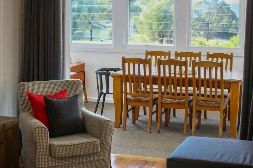 Canoon - 4 Bedroom, Pet Friendly home