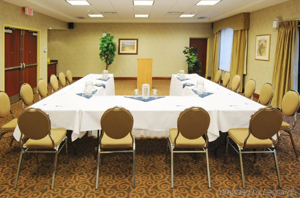 Holiday Inn Express & Suites - Belleville by IHG