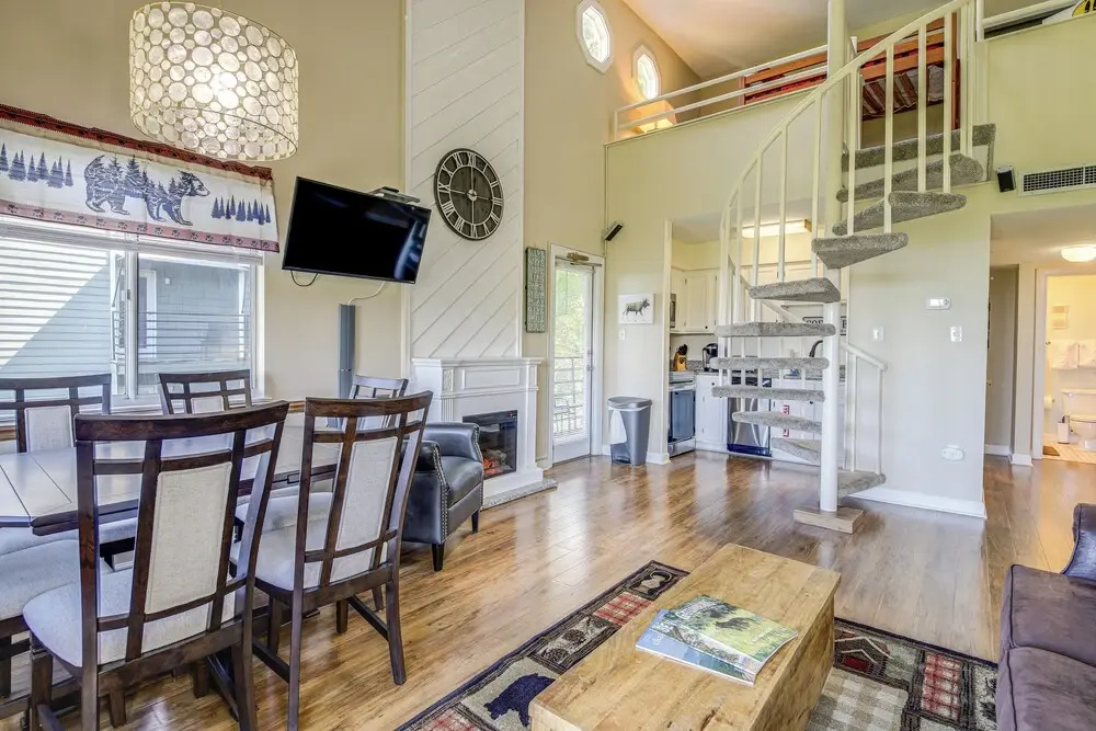 Gatlinburg Condo w/ Balcony: 4 Mi to Downtown!, Gatlinburg
