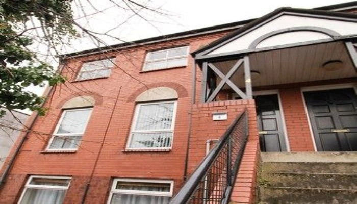 Perfect City Center Location, Parking, 4 Beds