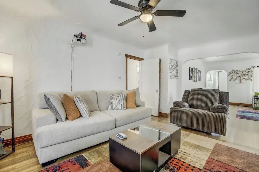 1318 E Pikes Peak