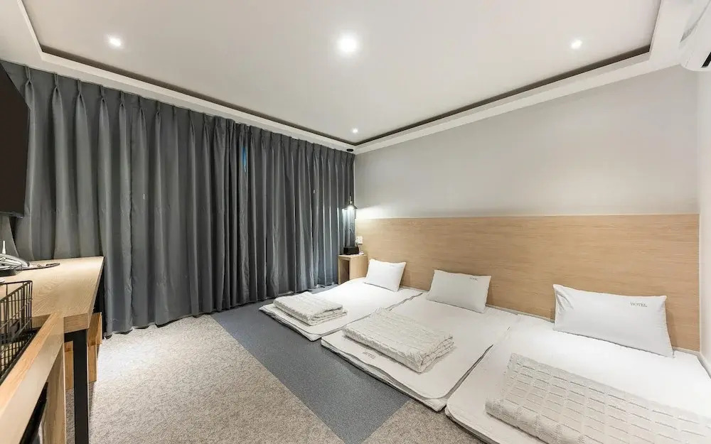 Pohang Jukdodong Gallery Hotel