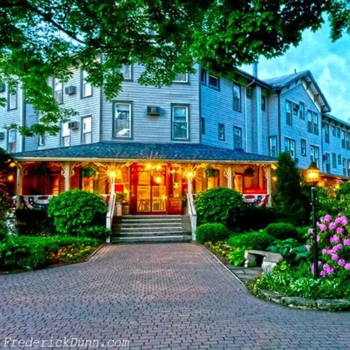 The Riverside Inn and Dinner
