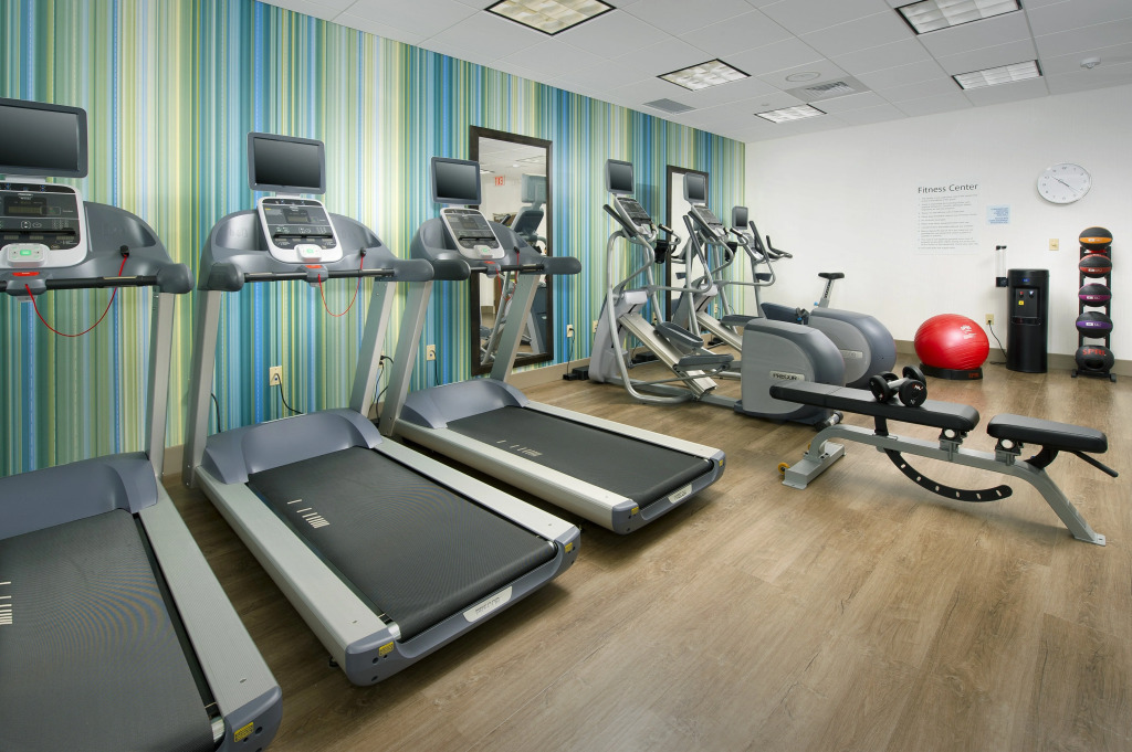 Holiday Inn Express & Suites Altoona by IHG