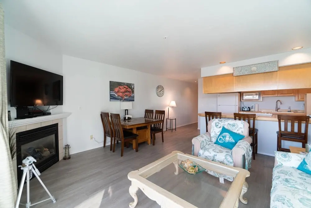 Waters Edge 208 2 Bedroom Condo