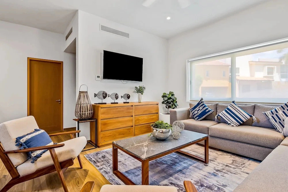 Ocean-view Getaway With Patio, Grill, Roof Deck, & On-site Pools