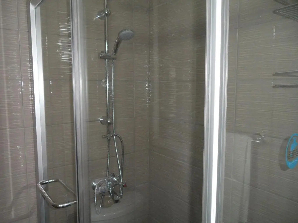 SUNSHINE APTS, TWO BEDROOM , FREE INTERNET, No 3