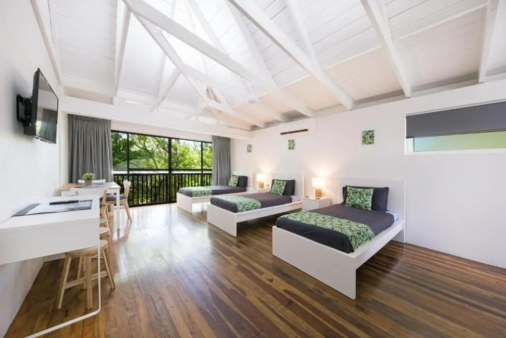 Airlie Beach Magnums