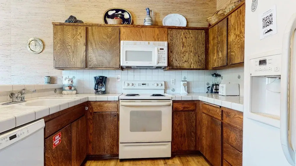 Mammoth West 124 Spacious Condo great for large group, Walk to Canyon by RedAwning
