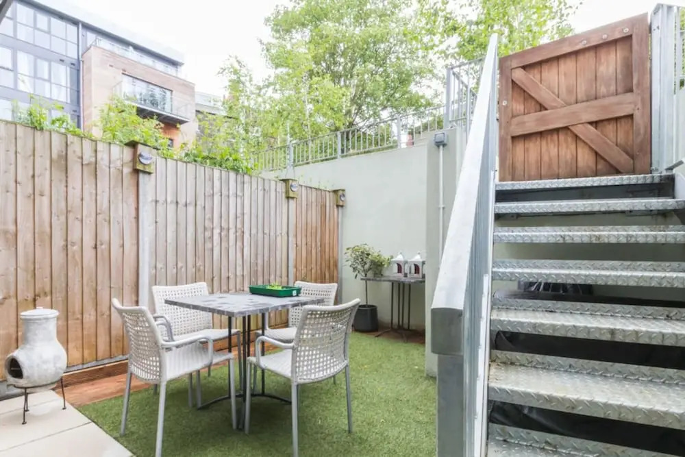 Beautiful Duplex Flat, sleeps 6, close to tube