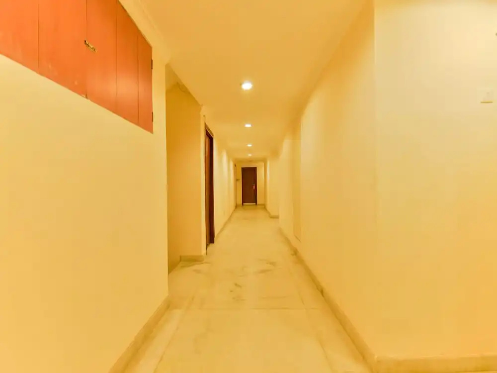 OYO 15247 New Woodlands Hotel