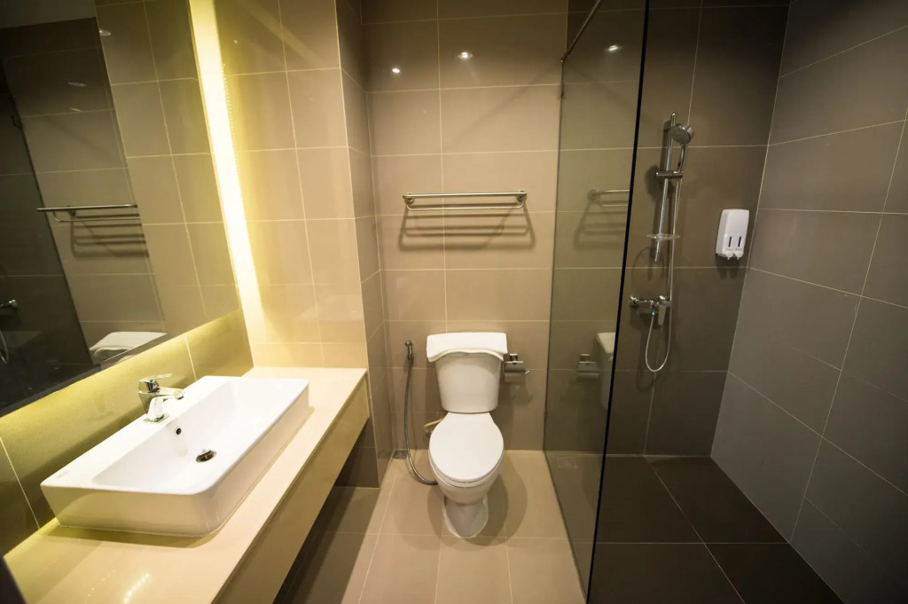 L Hotel