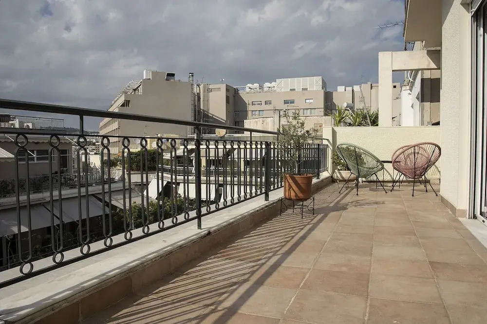 Amazing Renovated Penthouse In Pagkrati