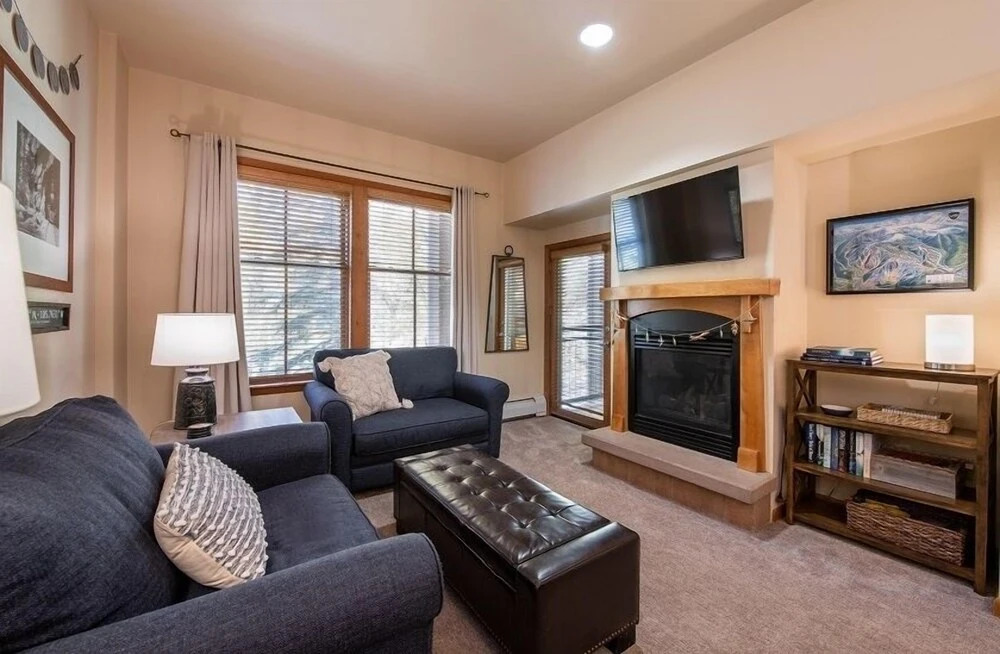 First Floor Riverside Condo Close to Slopes - Zephyr Mountain Lodge Premium-Rated 2108