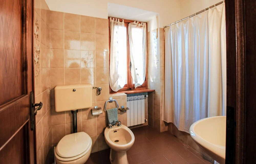 Stunning Home in Colle di Buggiano With Wifi and 3 Bedrooms