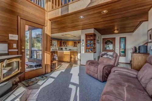 Ocean view home with Fireplace Hot Tub Deck