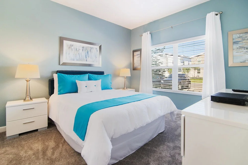 Champions Gate 870 - 4 Bedroom Townhome w Private Splash Pool