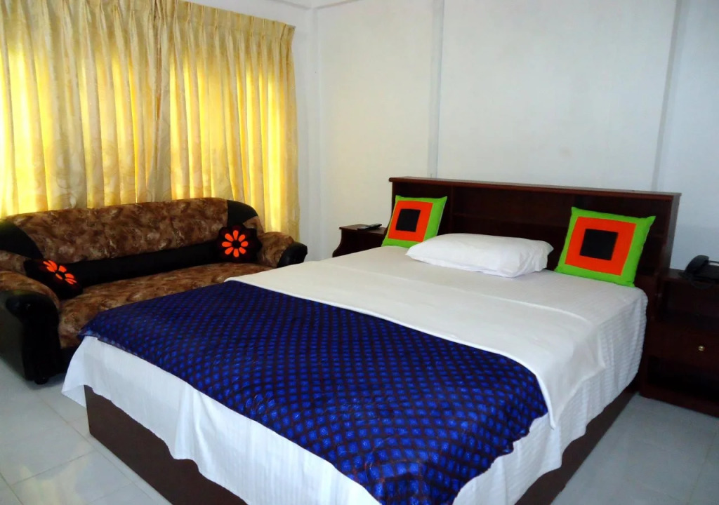 Rock Side Hotel and Restaurant