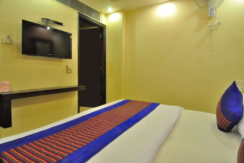 Hotel Gold Palace - 03 Mins Walk From New Delhi Railway Station