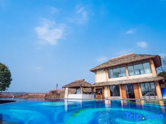 Yue Four Season Resort Center