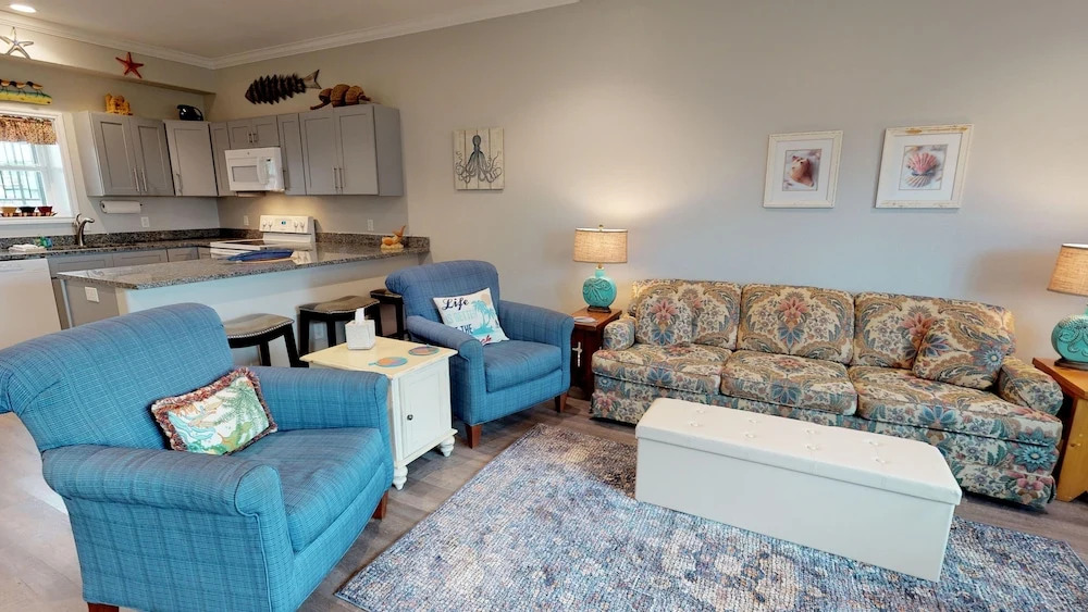 41ir: Beach  3 Bedroom Condo