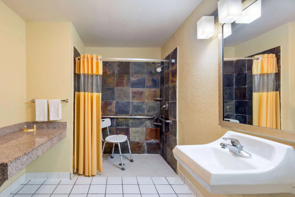 Days Inn by Wyndham Near Seaworld San Antonio