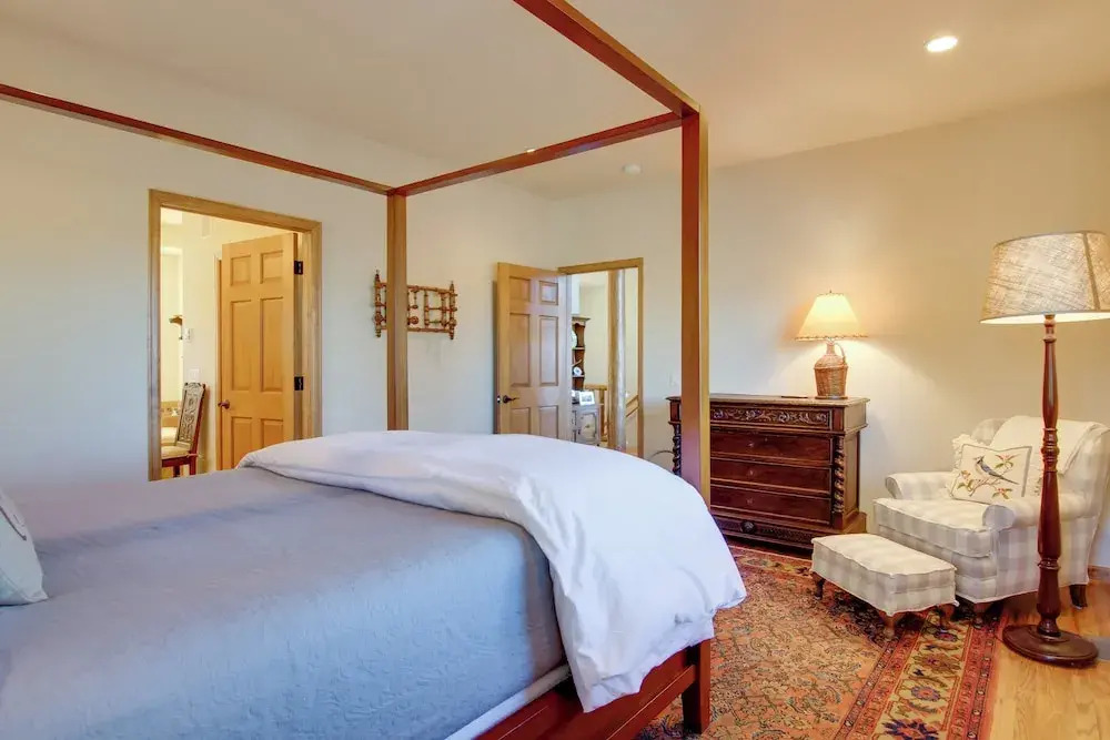 Lake & Mountain Views: Stunning Estes Park Home