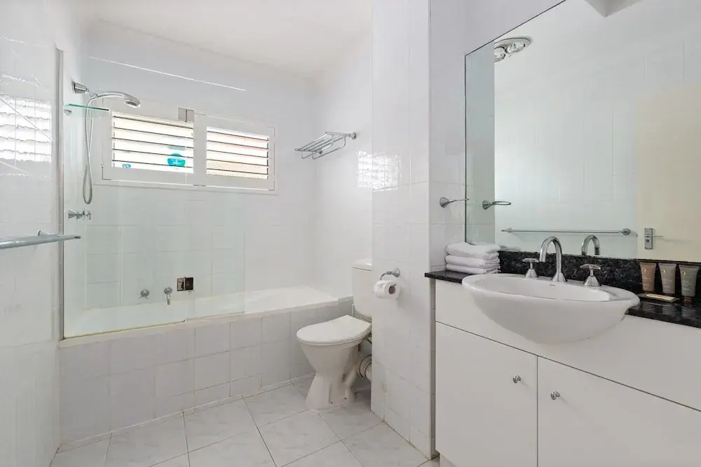 Bright 2-bedroom Apartment Near Coogee Beach