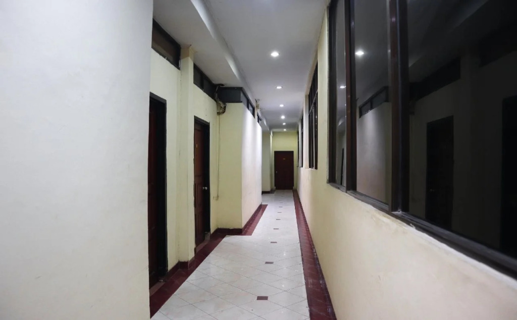 OYO 742 Mona Plaza Hotel