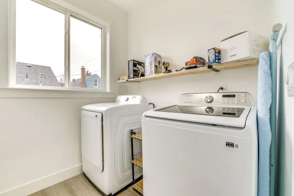4 Mi to Dtwn: Modern Tacoma Home w/ Spacious Yard