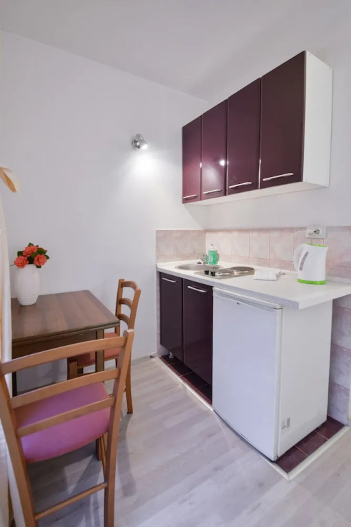 Guesthouse Apartments Čenić