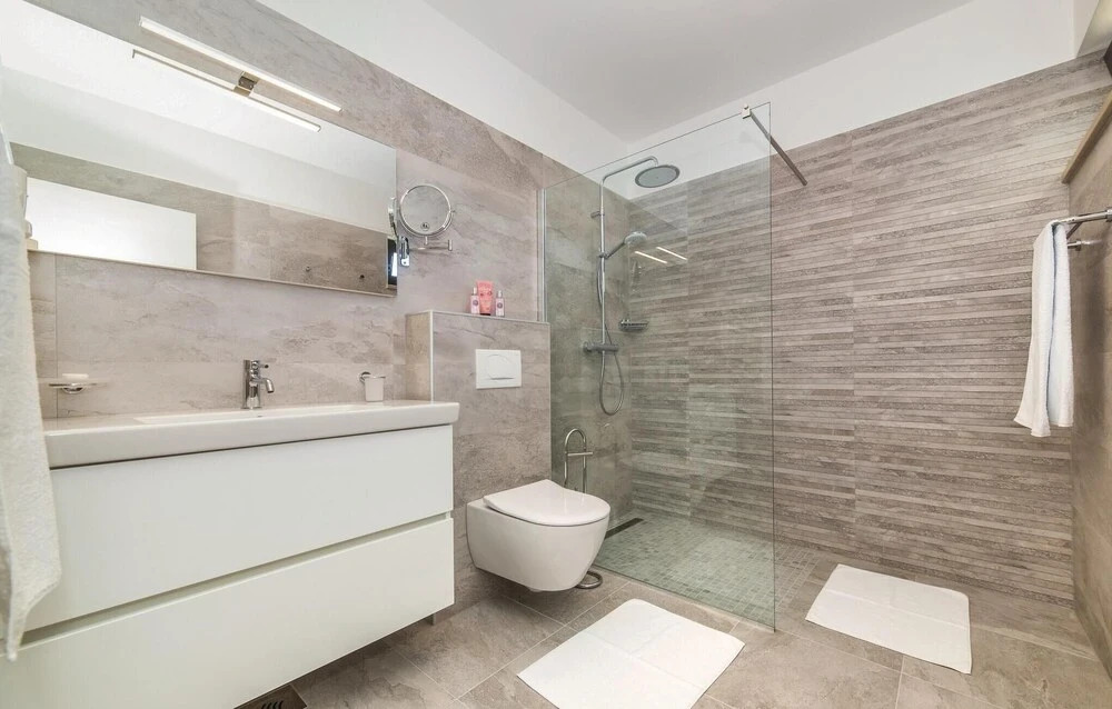 Beautiful Home In Seget Vranjca