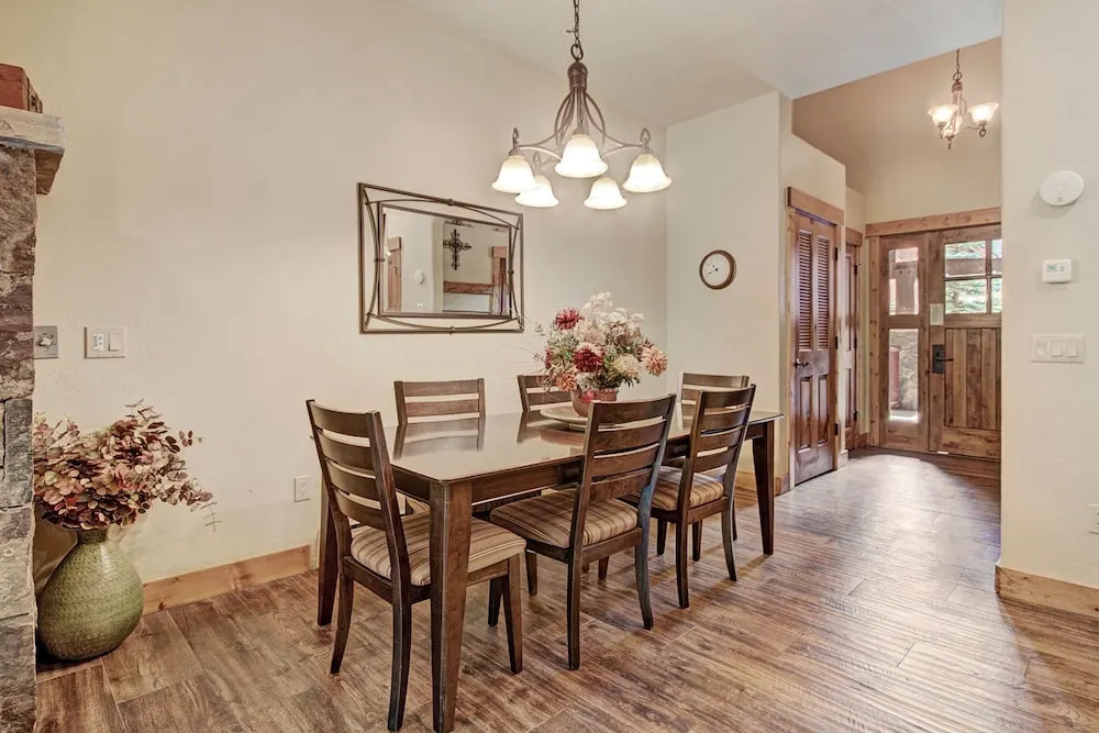 Rocky Mountain Luxury - Large Ski-in Winter Townhome 6ppl 2 Bedroom Townhouse by RedAwning