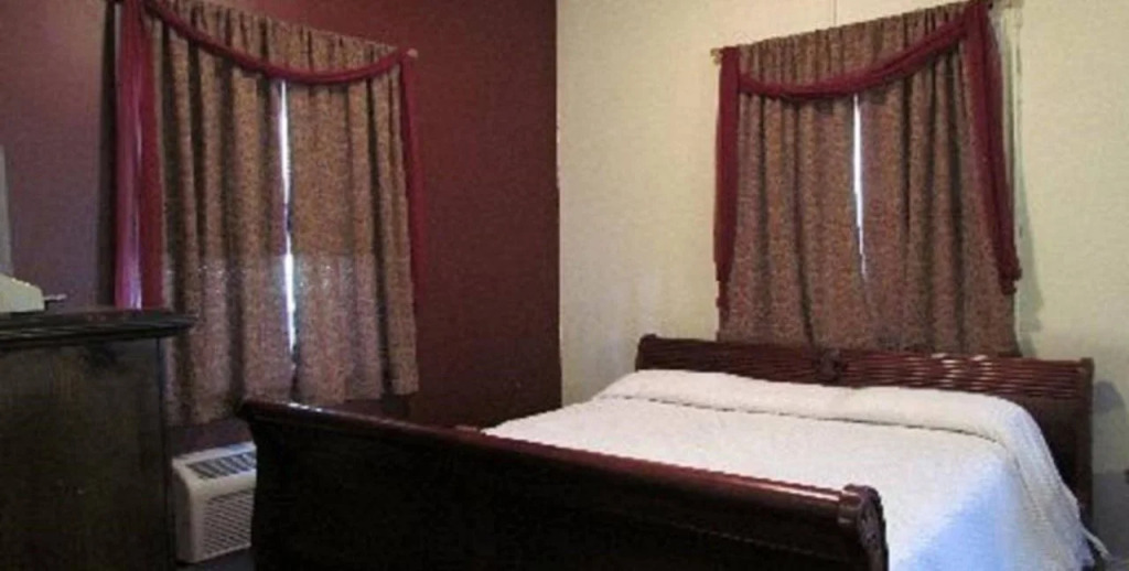MacArthur Inn