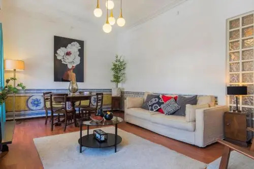 Charming Chiado 2Bedr W/Balcony And View