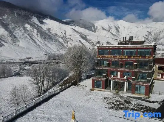 Xingye Snow Mountain Courtyard (Xinduqiao Town)