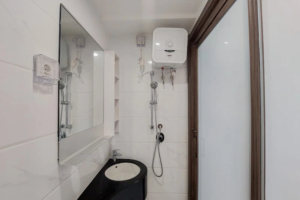 Comfy and Cozy Stay Studio Room at Sky House BSD Apartment By Travelio