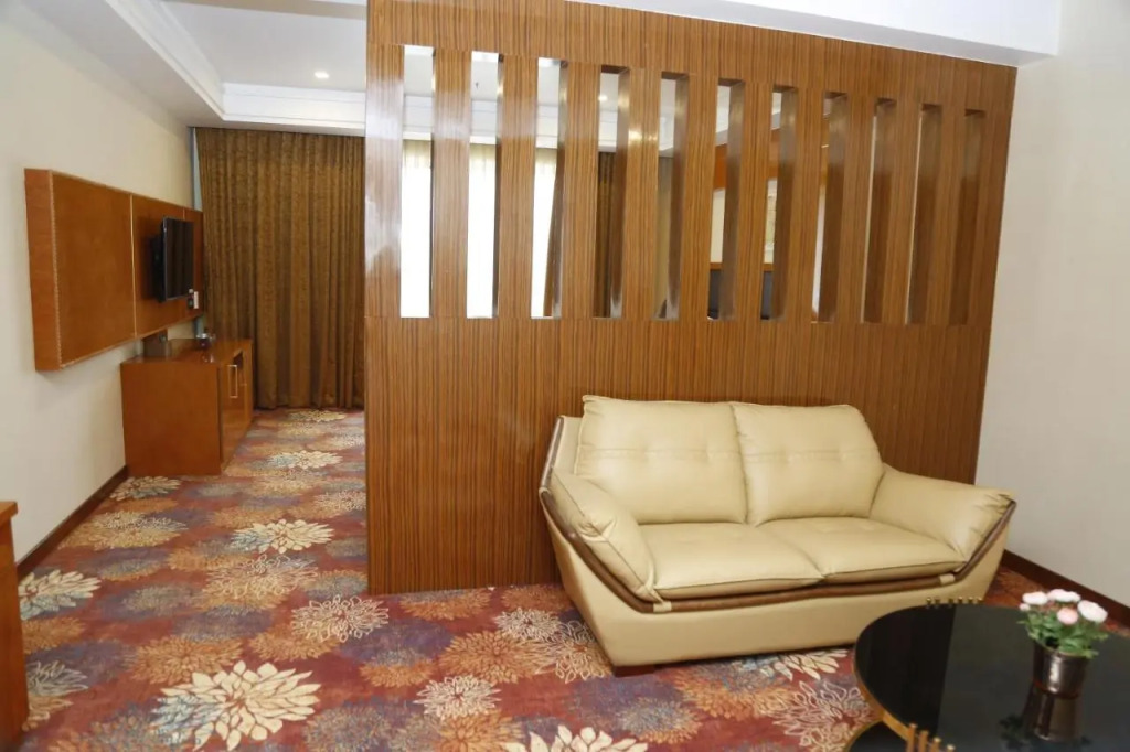Leroy Grand - Yeshwanthpur
