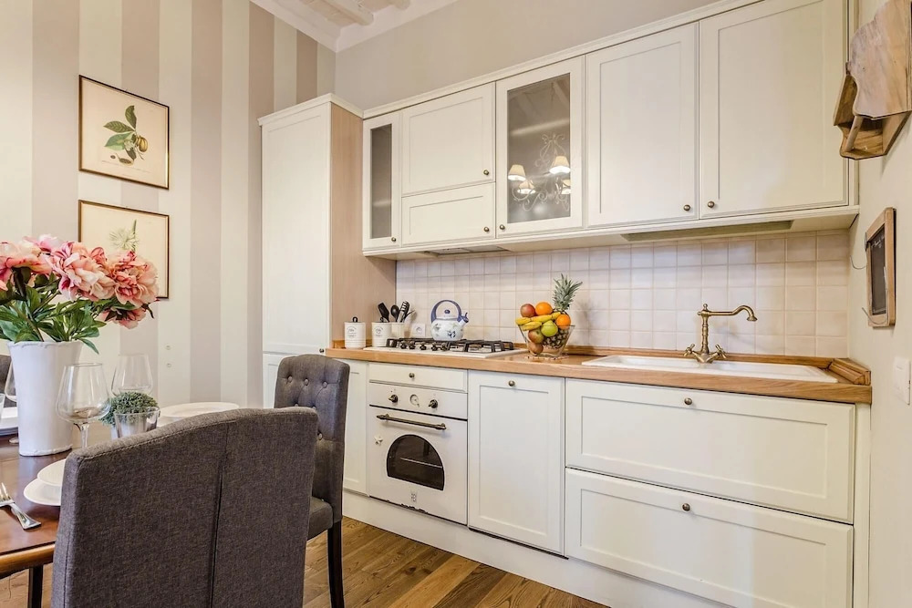 Casa Raffa in Lucca With 2 Bedrooms and 2 Bathrooms