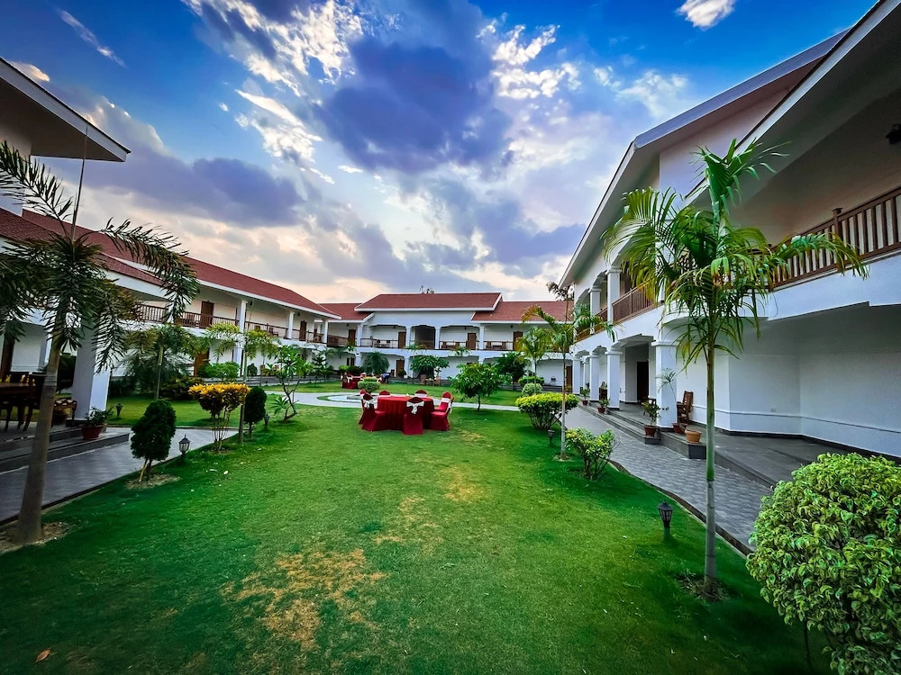 Hotel Earth Light, Chitwan National Park