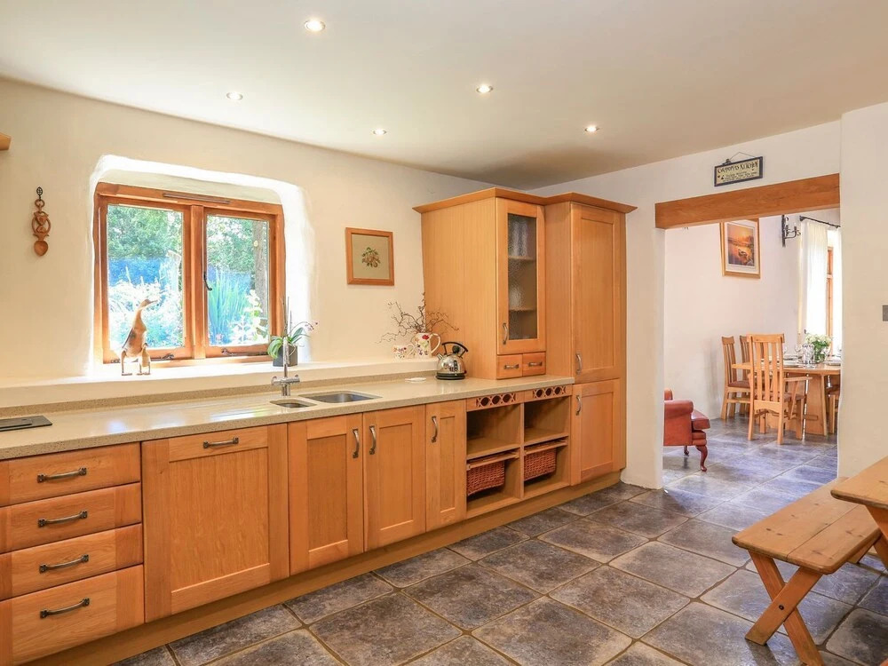 Easton Court - Large Character Barn Near Salcombe