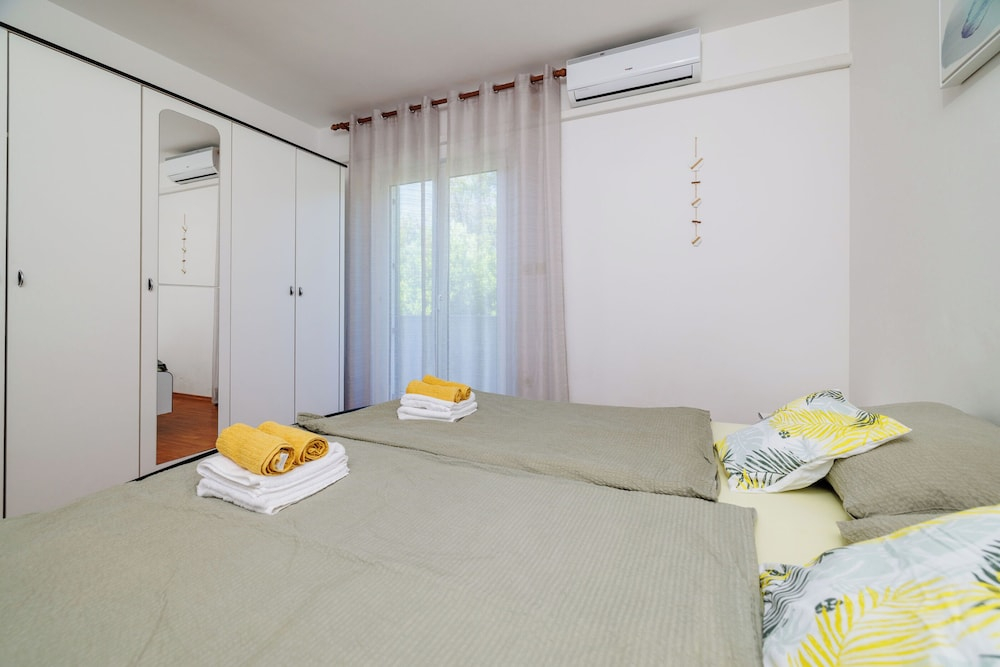Apartments By the sea in Lopar