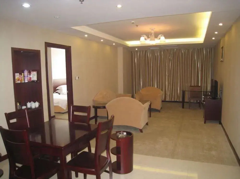 Jingjiang Fenghe Hotel