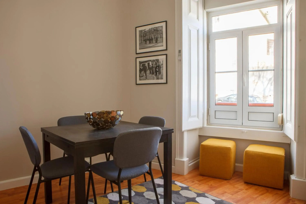 Alfama Graça neighbourhood typical & bright apartment with AC 1st floor