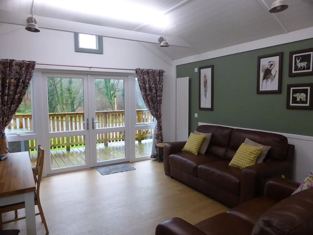 Squirrel Lodge 40 With Hot Tub, Newton Stewart