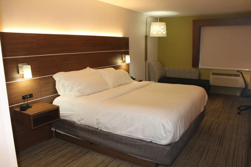Holiday Inn Express Hotel & Suites Raton by IHG
