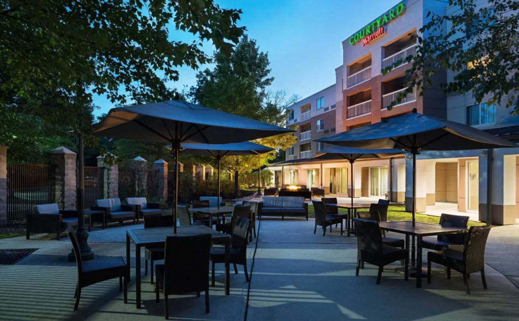 Courtyard Edison Woodbridge